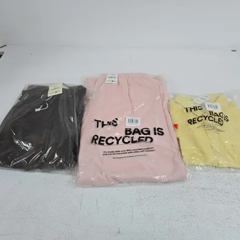 APPROXIMATELY 10 ASSORTED CLOTHING ITEMS IN VARIOUS SIZES, COLOURS & STYLES TO INCLUDE LINEN SHIRT, WIDE LEG SWEATPANTS, CARGO JEANS, ETC