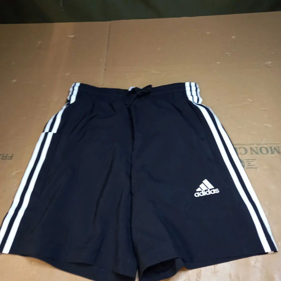 ADIDAS LOGO SHORTS SIZE S