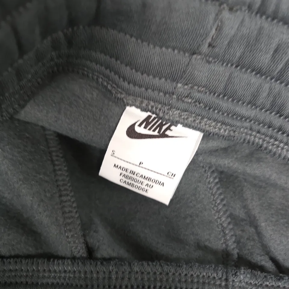 NIKE SPORTSWEAR SWEATPANTS – BLACK – SIZE S