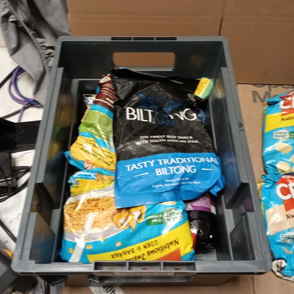 TOTE OF APPROXIMATELY 10 ASSORTED FOOD AND DRINK TO INCLUDE: OREO, MINI EGGS AND CERVITA CEREAL 