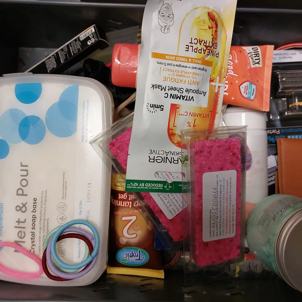 BOX OF APPROX 20 COSMETIC ITEMS TO INCLUDE LOUBEL SHOWER WASH, NEOMEN SOFT EARWAX REMOVER AND NEXCARE PLASTERS