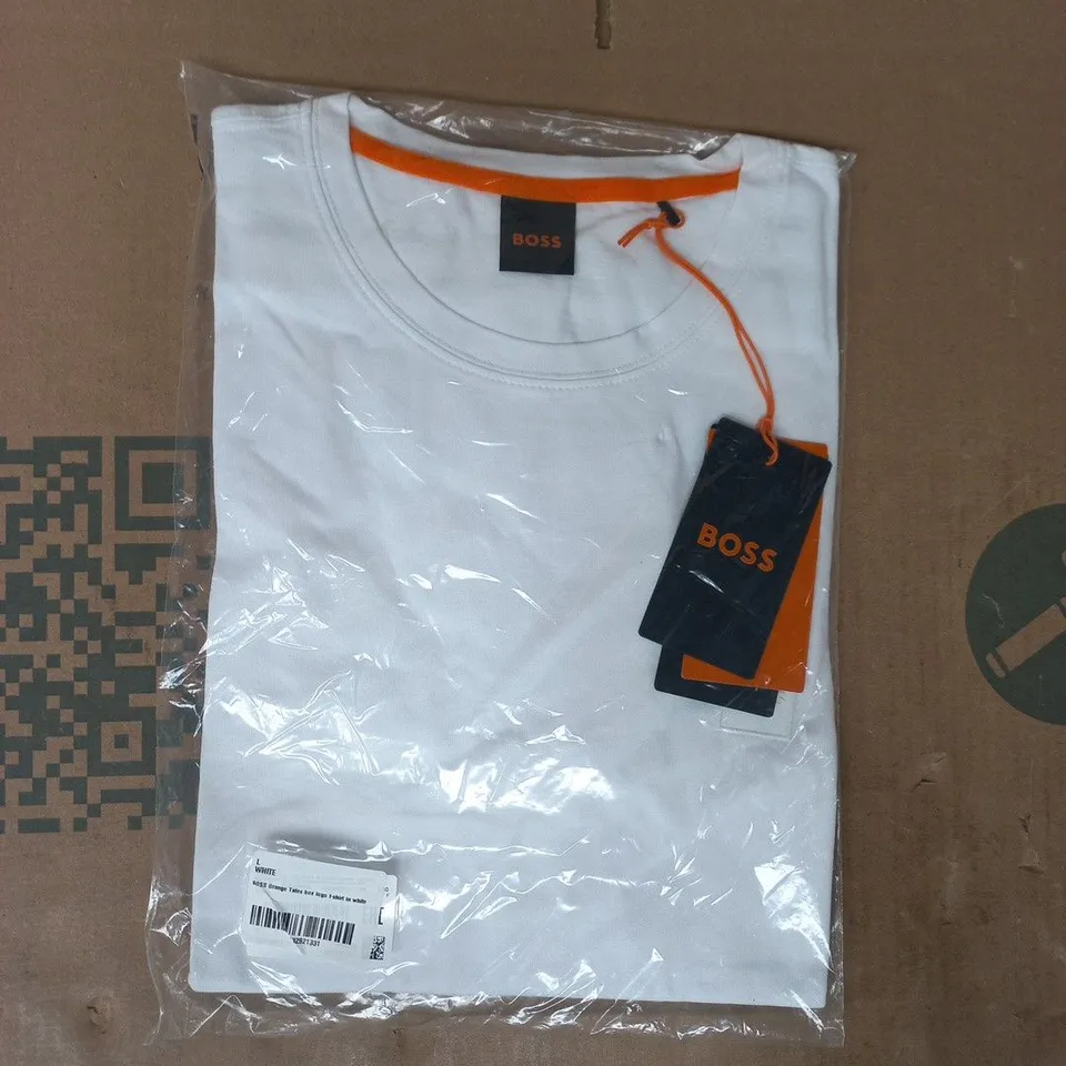 BAGGED BOSS ORANGE TALES BOX LOGO T-SHIRT IN WHITE SIZE LARGE