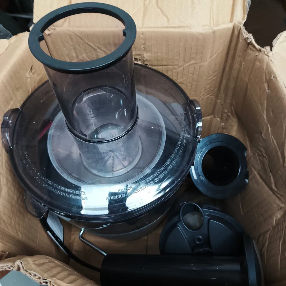 NUTRIBULLET PRO JUICER/BLENDER 