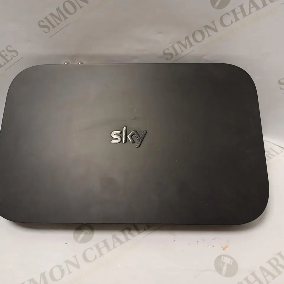SKY Q BOX - ES130