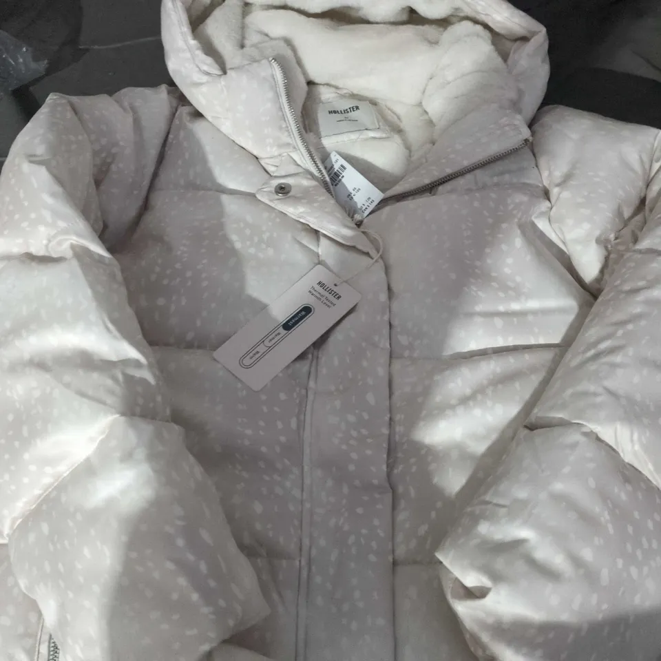HOLLISTER PADDED HOODED JACKET – WHITE WITH DOT PATTERN SIZE M