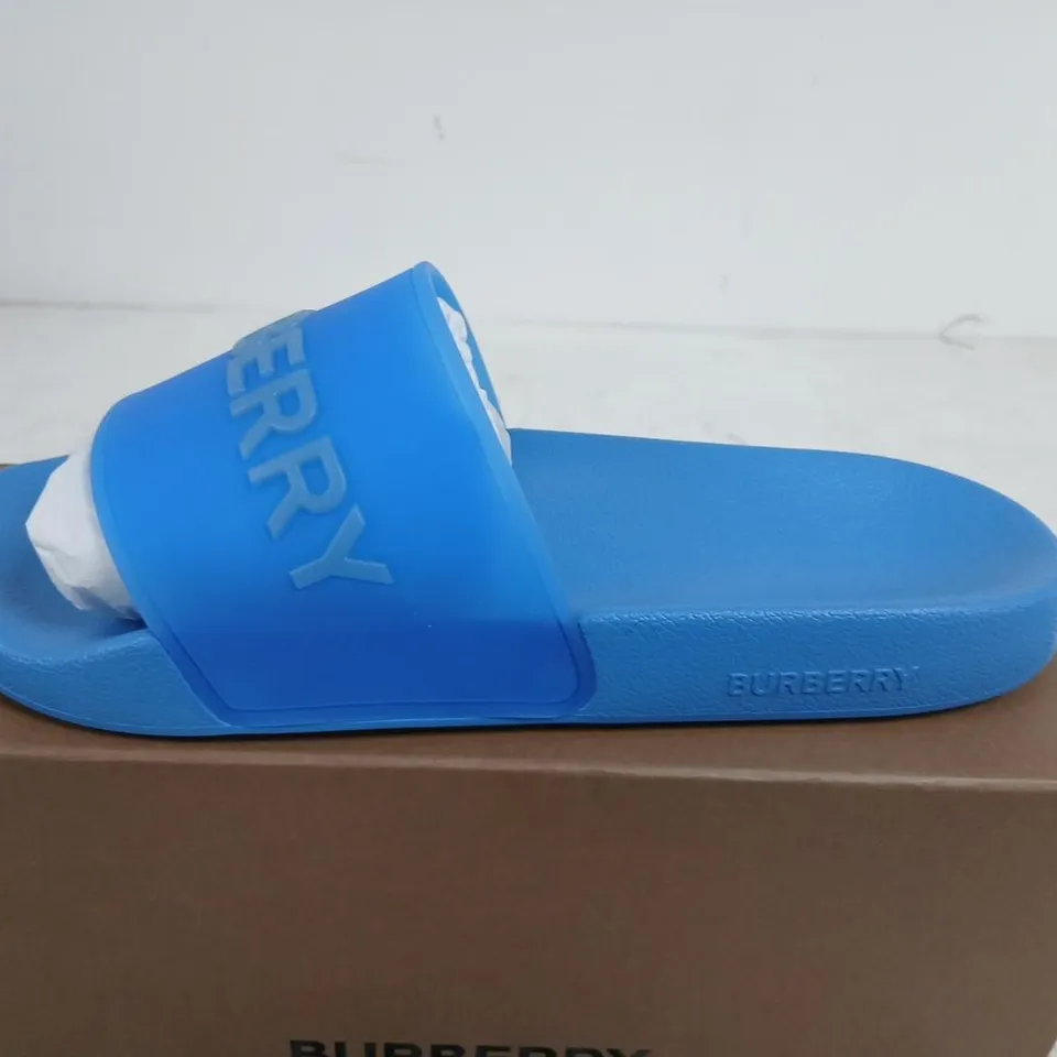 BURBERRY BLUE SLIDES WITH EMBOSSED LOGO – UK 7 (EU 40)