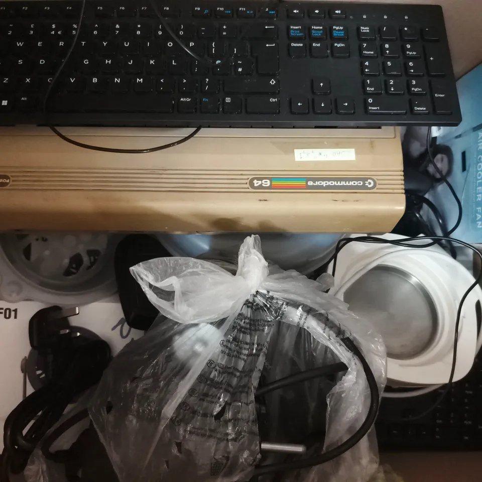BOX OF APPROXIMATELY 10 ASSORTED HOUSEHOLD ELECTRICAL ITEMS TO INCLUDE MORFONE HAIRDRYER, ETC - COLLECTION ONLY