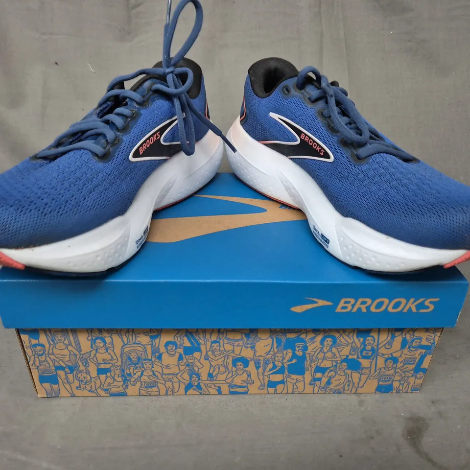 BOXED PAIR OF BROOKS GLYCERINE 21 SHOES IN BLUE/BLACK UK SIZE 6.5