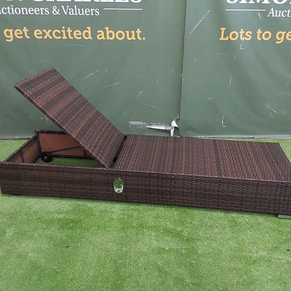 DESIGNER MANUAL ADJUSTABLE SUNLOUNGER IN CHOCOLATE MIX RATTAN 