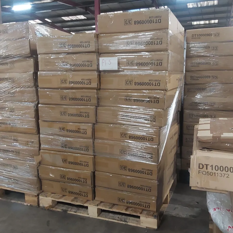 PALLET CONTAINING A LARGE QUANTITY OF DINING TABLE PARTS