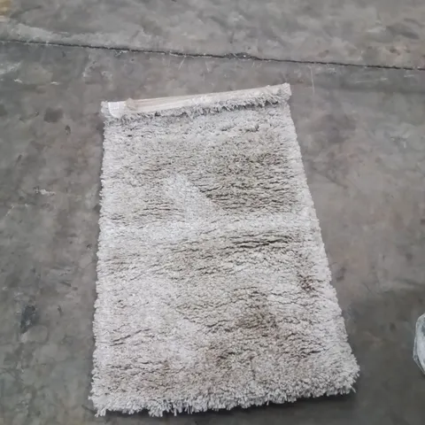 QUALITY DESIGNER AREA RUG - APPROXIMATELY 110X65CM