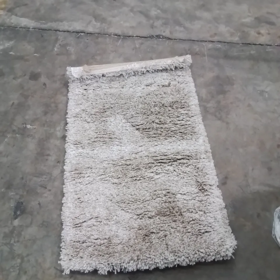 QUALITY DESIGNER AREA RUG - APPROXIMATELY 110X65CM