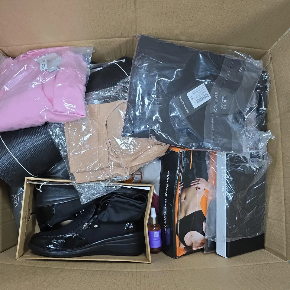 APPROXIMATELY 25 ASSORTED ITEMS TO INCLUDE HOOLA HOOP EXERCISER, JO & JOE SHOES, EMRECO TROUSERS, ETC