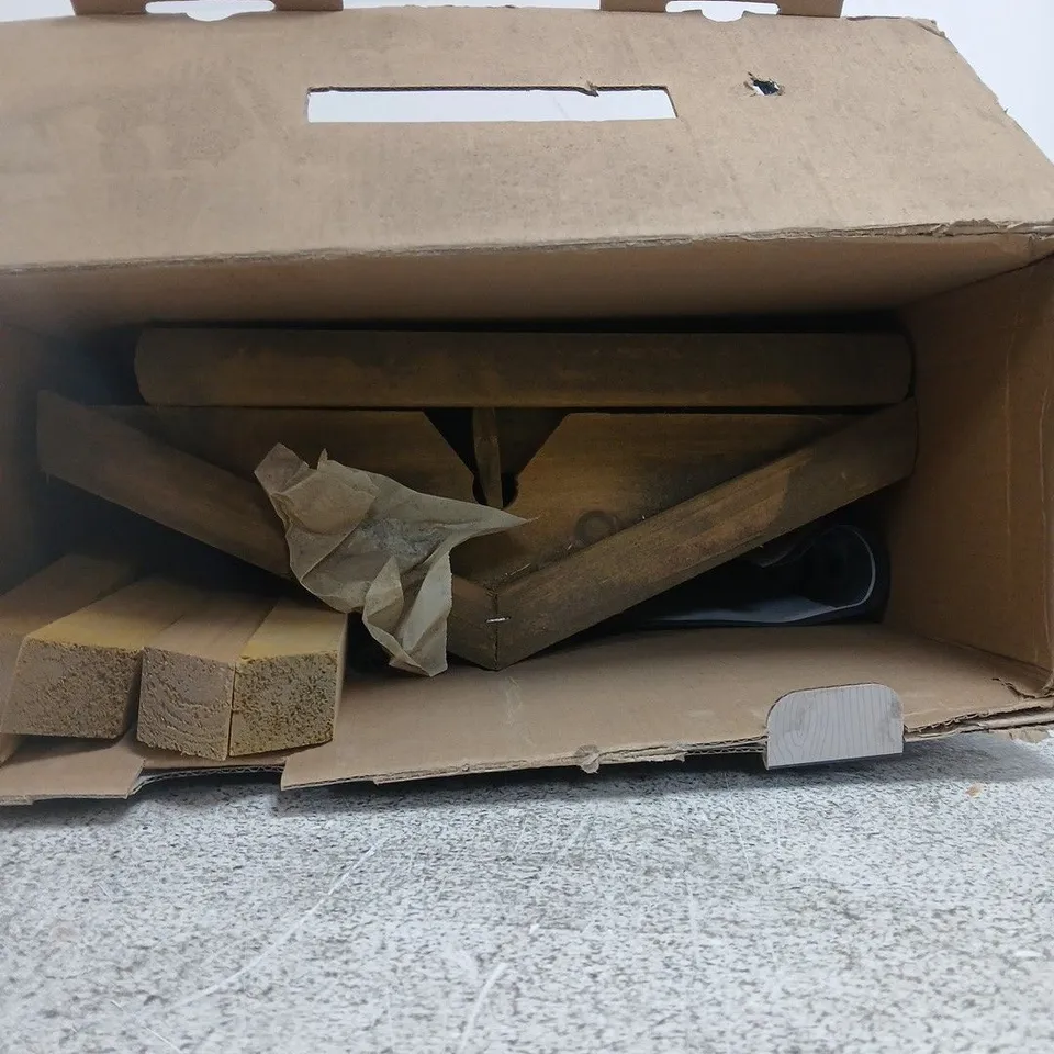 NATURE'S MARKET BIRD TABLE WITH BUILT-IN FEEDER – GARDEN BIRD FEEDER KIT