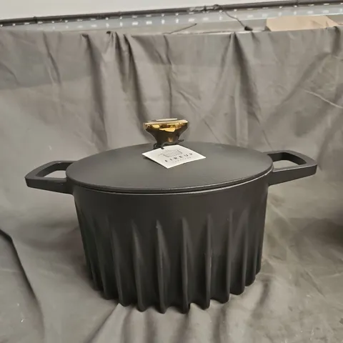 BOXED FIREUP DUTCH OVEN, BLACK