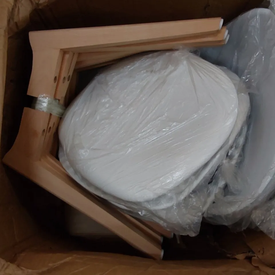 BOXED SET OF 4 WHITE PLASTIC RETRO DINING CHAIRS WITH PADDED CUSHION (1 BOX)