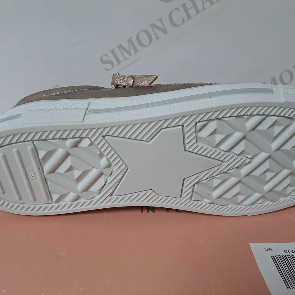 BOXED MODA IN PELLE STONE METAL TRAINERS SIZE 6