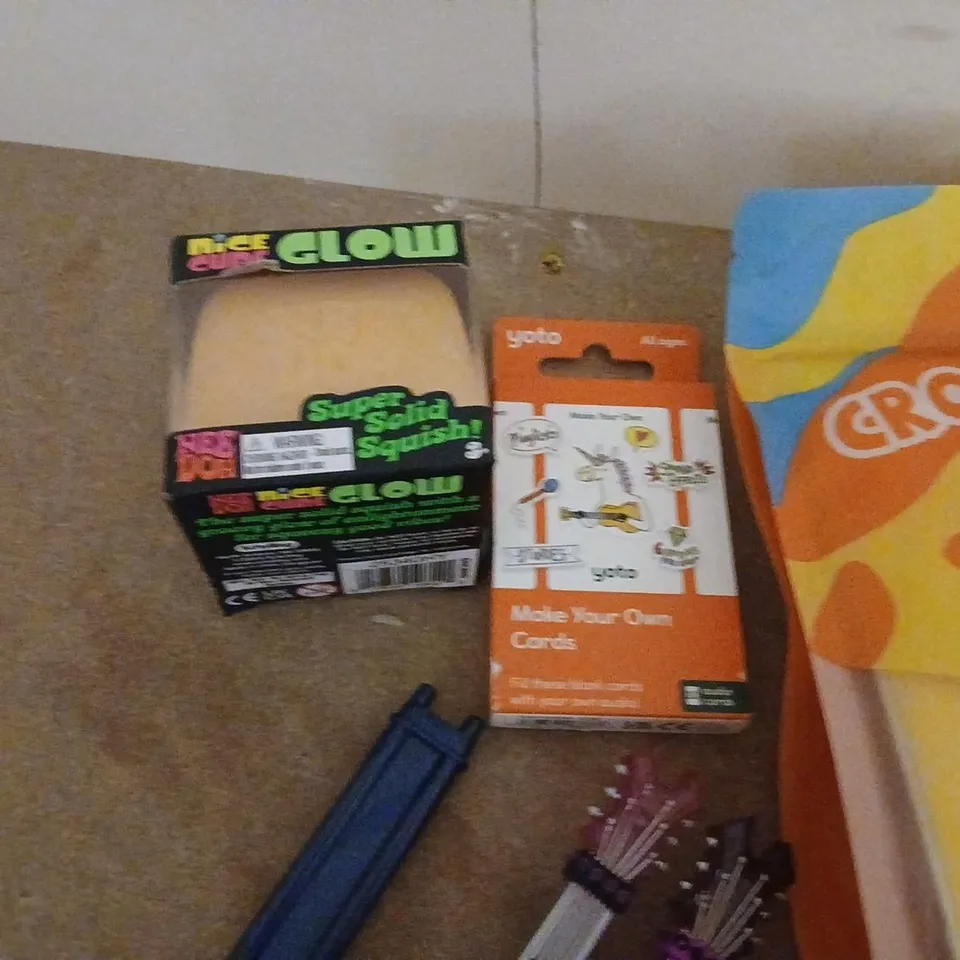 LARGE QUANTITY OF ASSORTED TOYS AND ACCESSORIES TO INCLUDE; CROCHET KIITS, GCSE EDEXCEL FRENCH VOCABULARY, NEE DOH GLOW AND STICKERS