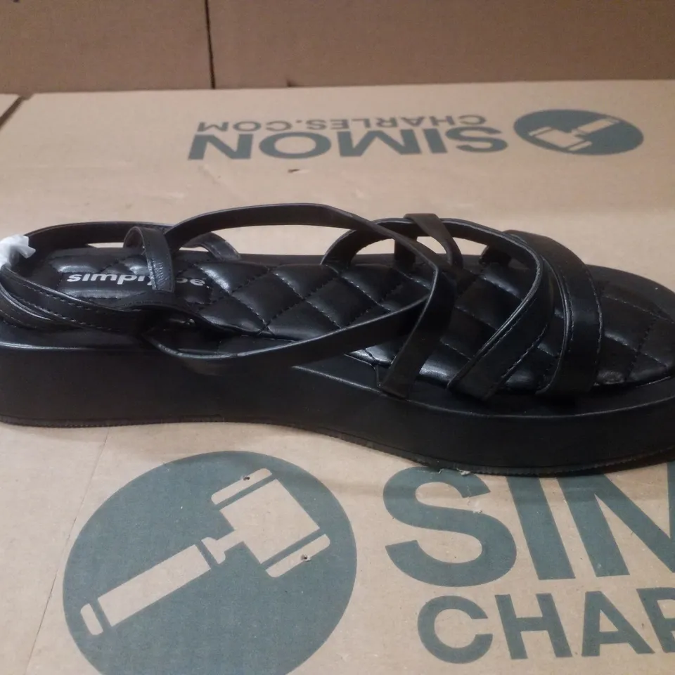 BOX CONTAINING APPROXIMATELY 6 PAIRS OF BRAND NEW SIMPLY BE BLACK PHOEBE EX WIDE SANDALS - SIZE 8