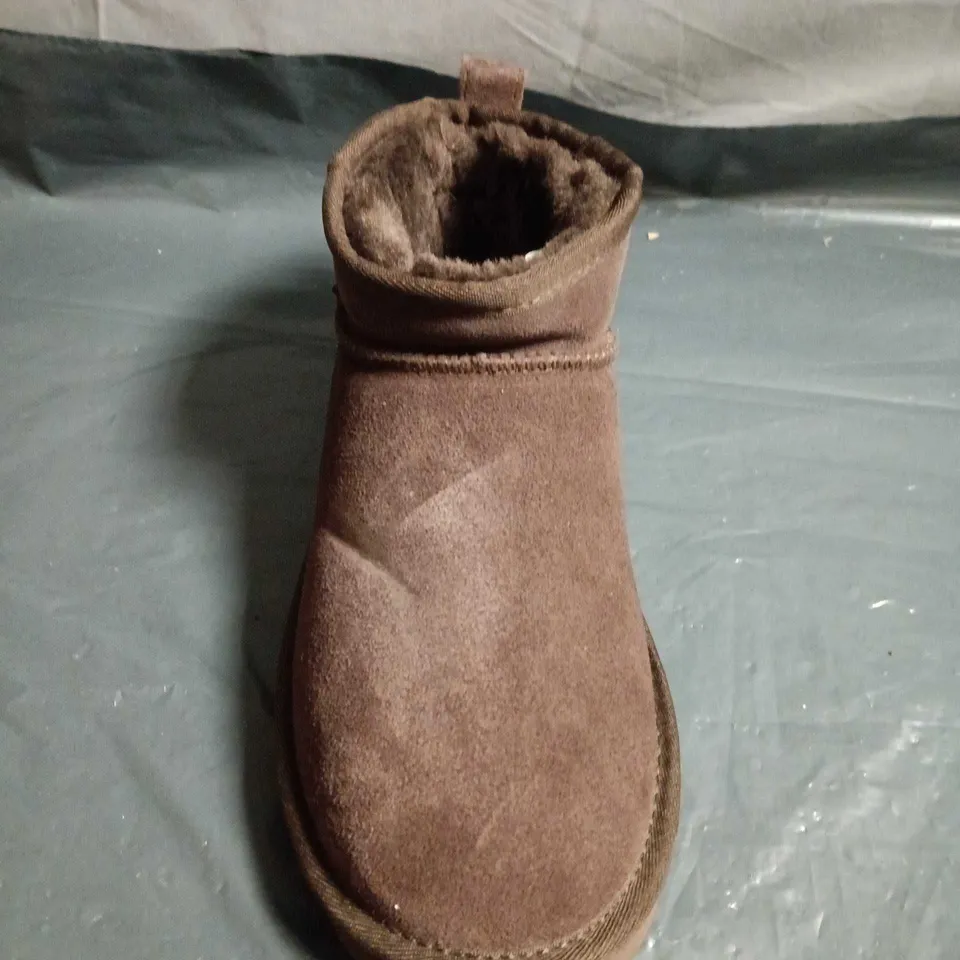 UGG BROWN SUEDE ANKLE BOOTS WITH SHEARLING LINING - UK SIZE 5