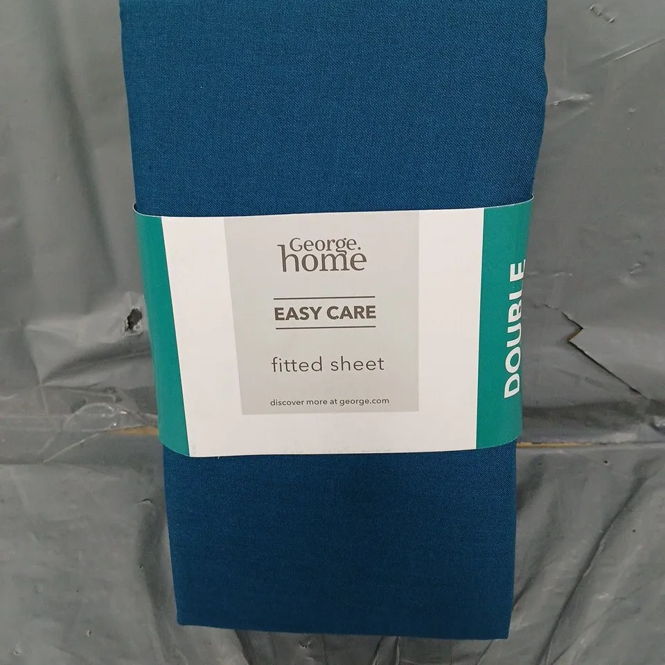 APPROXIMATELY 28 EASY CARE FITTED SHEETS IN NAVY - DOUBLE