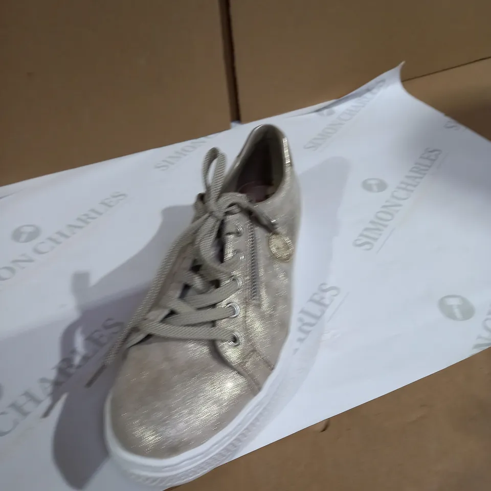 RIEKER GOLD TRAINERS SIZE 6.5