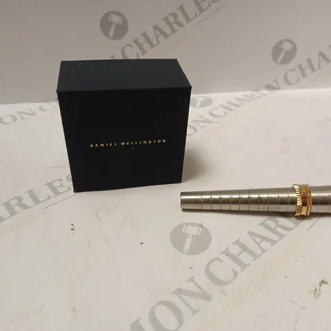 DANIEL WELLINGTON GOLDEN RING BOXED