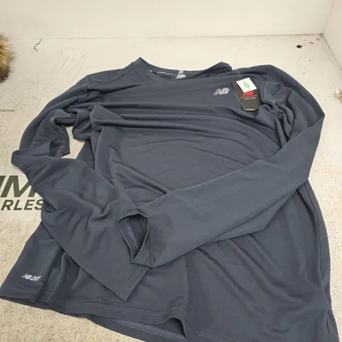 NEW BALANCE NAVY LONG-SLEEVE TOP – SIZE L 