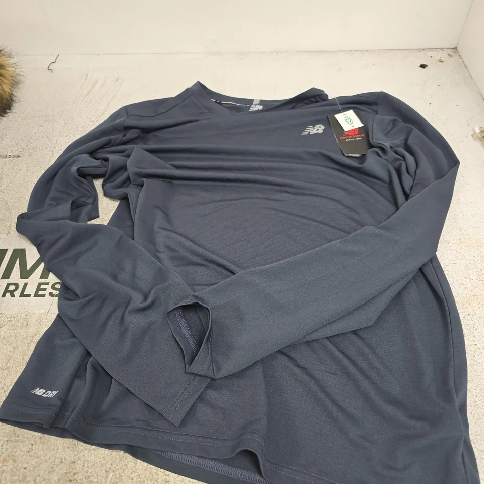 NEW BALANCE NAVY LONG-SLEEVE TOP – SIZE L