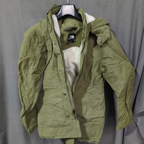 THE NORTH FACE WOMEN'S PARKA – OLIVE GREEN, SIZE M (US)