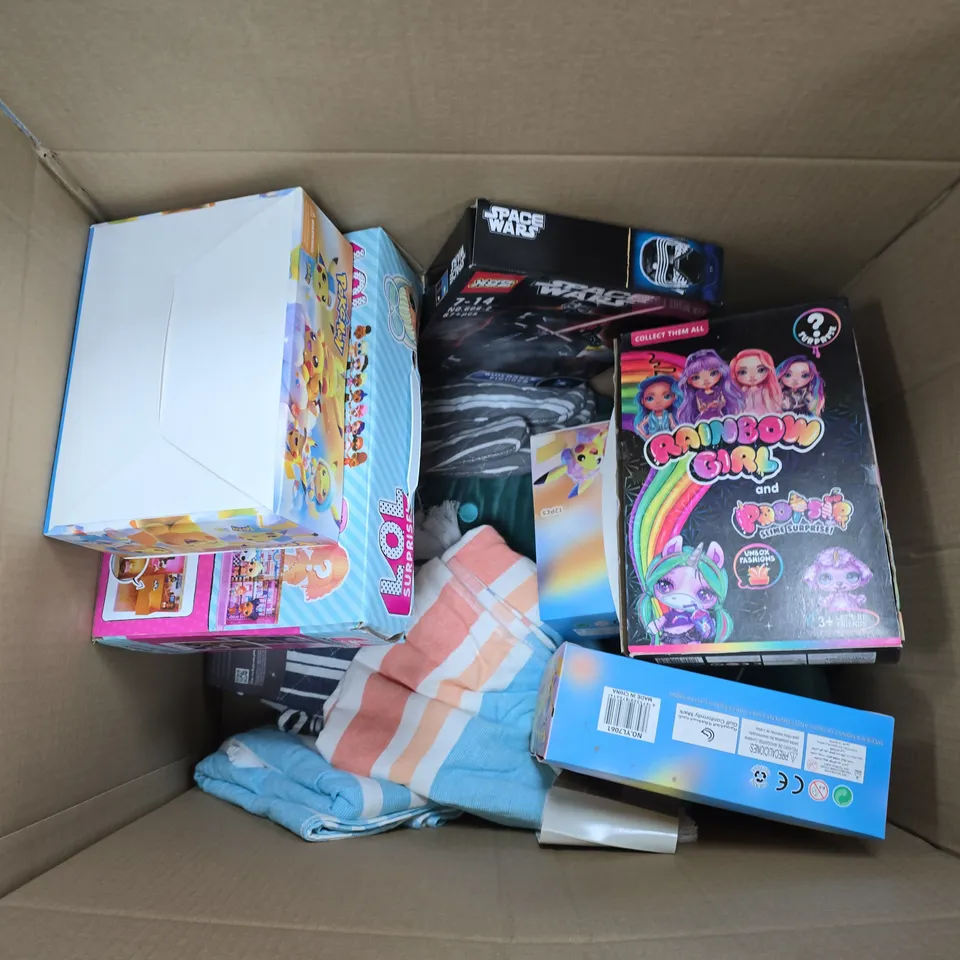 APPROXIMATELY 10 ASORTED ITEMS TO INCLUDE OVEN GLOVES, FANTASIA FARIES FIGURINE, RUSTY RIVETS SPEED CAR, ETC