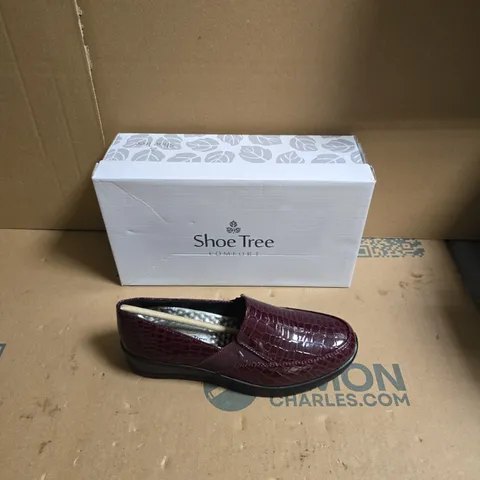 SHOE TREE COMFORT BURGUNDY CROC‑EMBOSSED LOAFER – BOXED - UK SIZE 5
