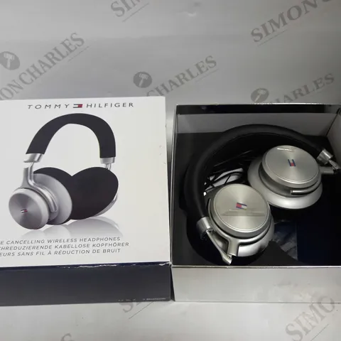 TOMMY HILFIGER NOISE CANCELLING HEADPHONES ON EAR IN BLACK 