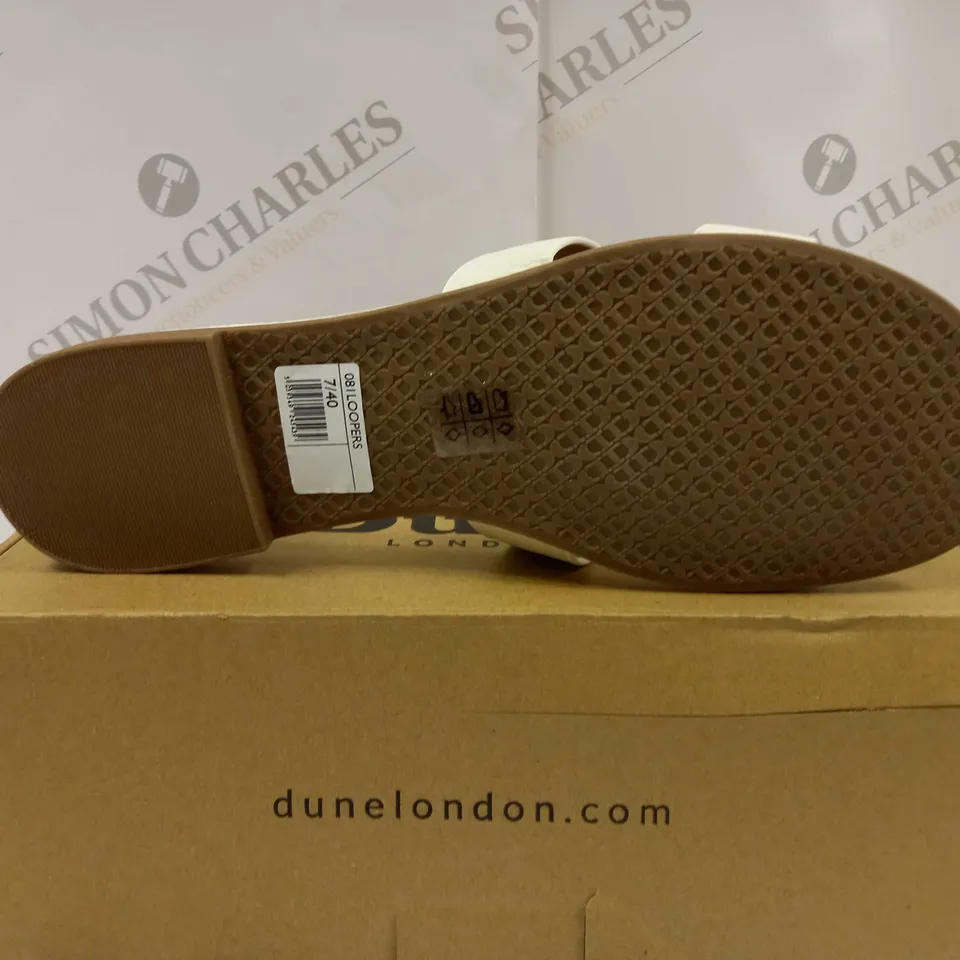 BOXED PAIR OF DUNE LONDON FLAT SANDALS UK SIZE 7