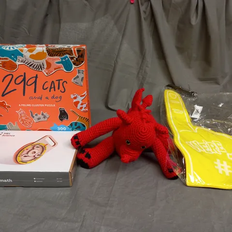 LARGE QAUNTIITY OF ASSORTED TOYS AND GAMES TO INCLUDE TEDDIES, LEGO AN FOAM FINGERS