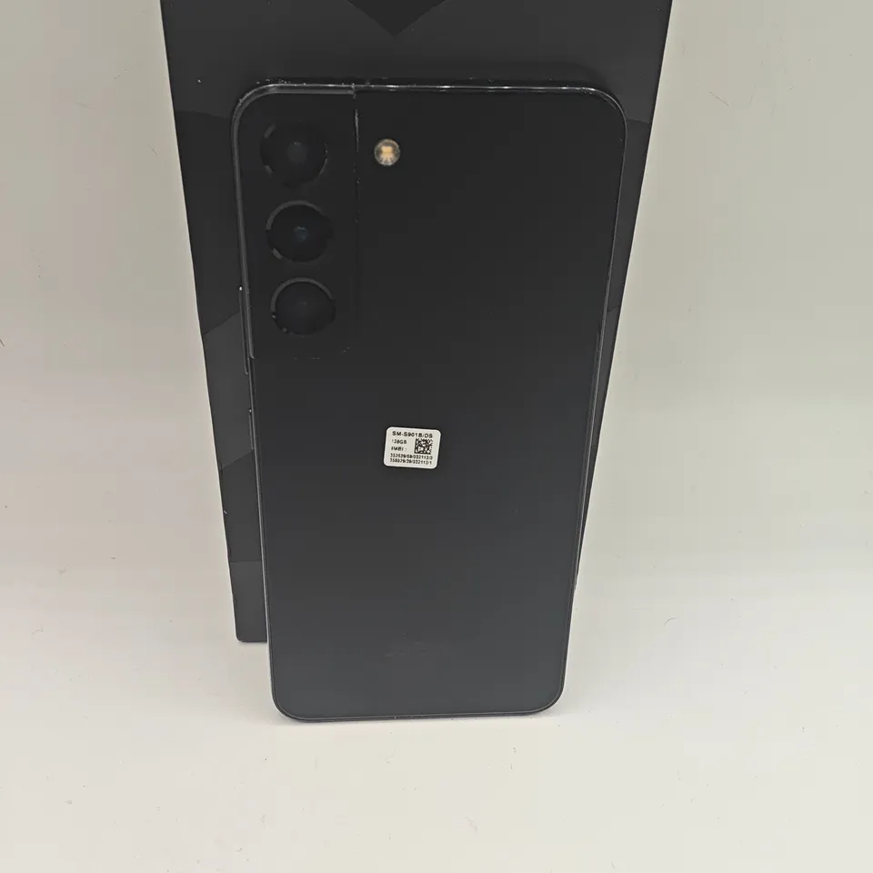 BOXED SAMSUNG GALAXY S22 8GB RAM 128GB ROM IN PHANTOM BLACK - SM-S901B