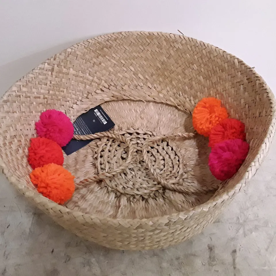 BOXED MEDIUM POM POM SEAGRASS BASKET