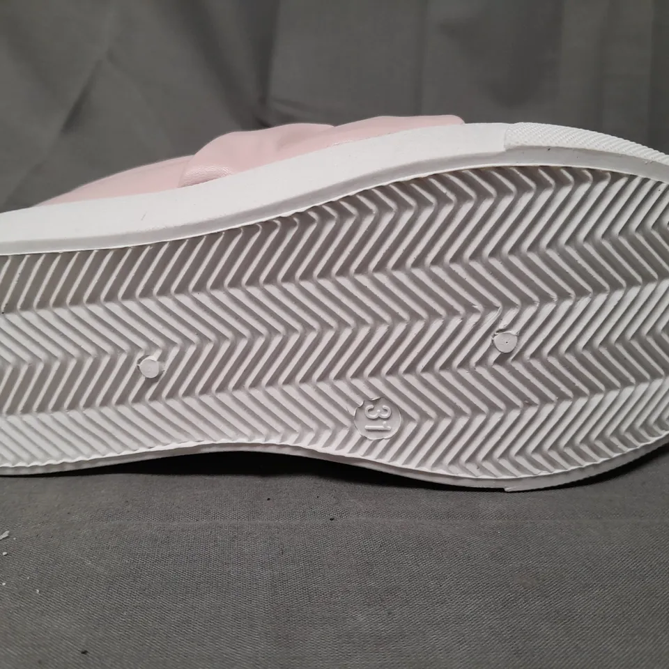 BOX OF APPROXIMATELY 8 PAIRS OF DESIGNER KIDS SLIP-ON SHOES IN PINK - VARIOUS SIZES