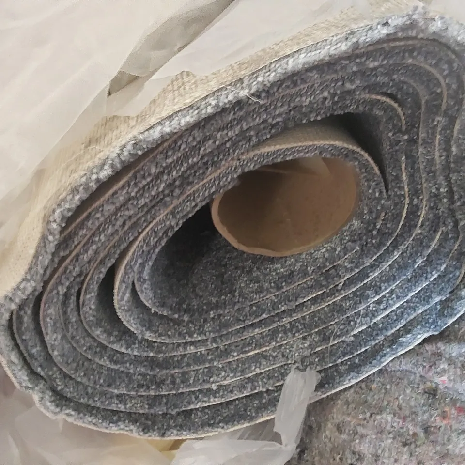 ROLL OF QUALITY ENDLESS CHARM ACTIONBAC CARPET - APPROXIMATELY 5.3 x 5m