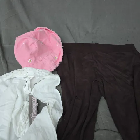 APPROXIMATELY 20 ASSORTED CLOTHING PRODUCTS IN VARIOUS STYLES & SIZES TO INCLUDE JACKETS, T-SHIRTS, DRESSES ETC