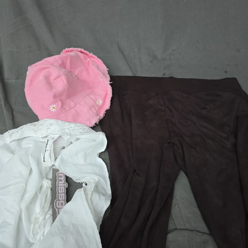 APPROXIMATELY 20 ASSORTED CLOTHING PRODUCTS IN VARIOUS STYLES & SIZES TO INCLUDE JACKETS, T-SHIRTS, DRESSES ETC