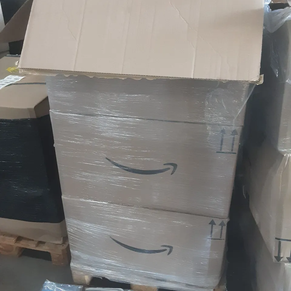 PALLET OF ASSORTED HOMEWARE ITEMS TO INCLUDE STEAM MOP CLOTHS, TOTE BAGS, CHRISTMAS DECORATIONS ETC
