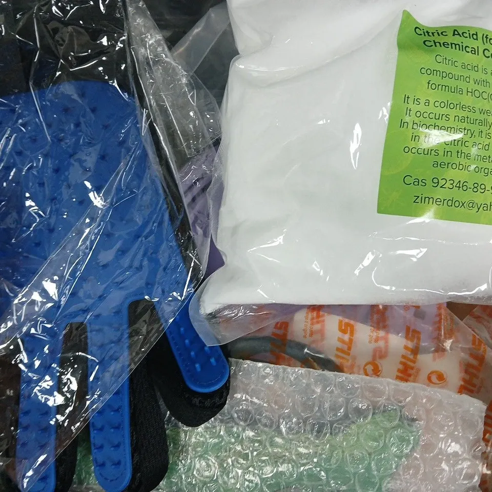 APPROXIMATELY 10 ASSORTED HOUSEHOLD ITEMS TO INCLUDE FOLDABLE WALKING CANE, CAT TOY, ETC