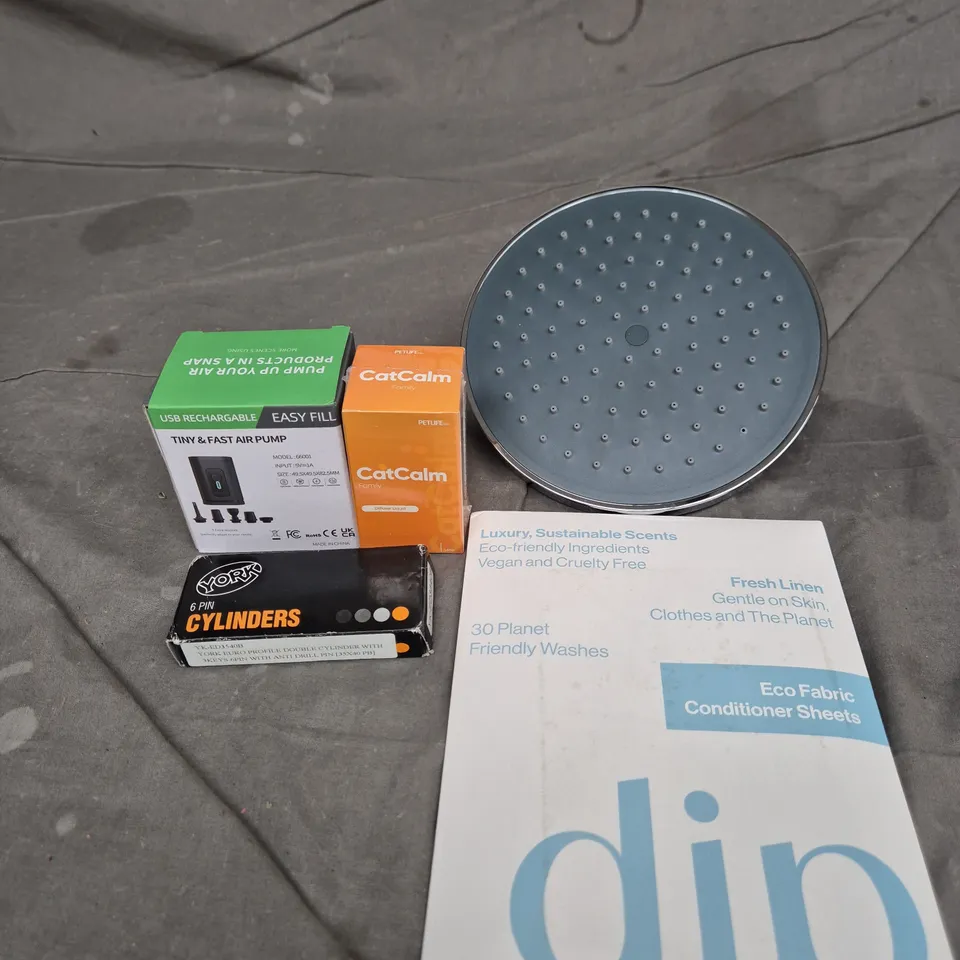 APPROXIMATELY 15 ASSORTED HOUSEHOLD ITEMS TO INCLUDE REPLACEMENT SHOWER HEAD, DIP LAUNDRY SHEETS AND TINY & FAST AIR PUMP