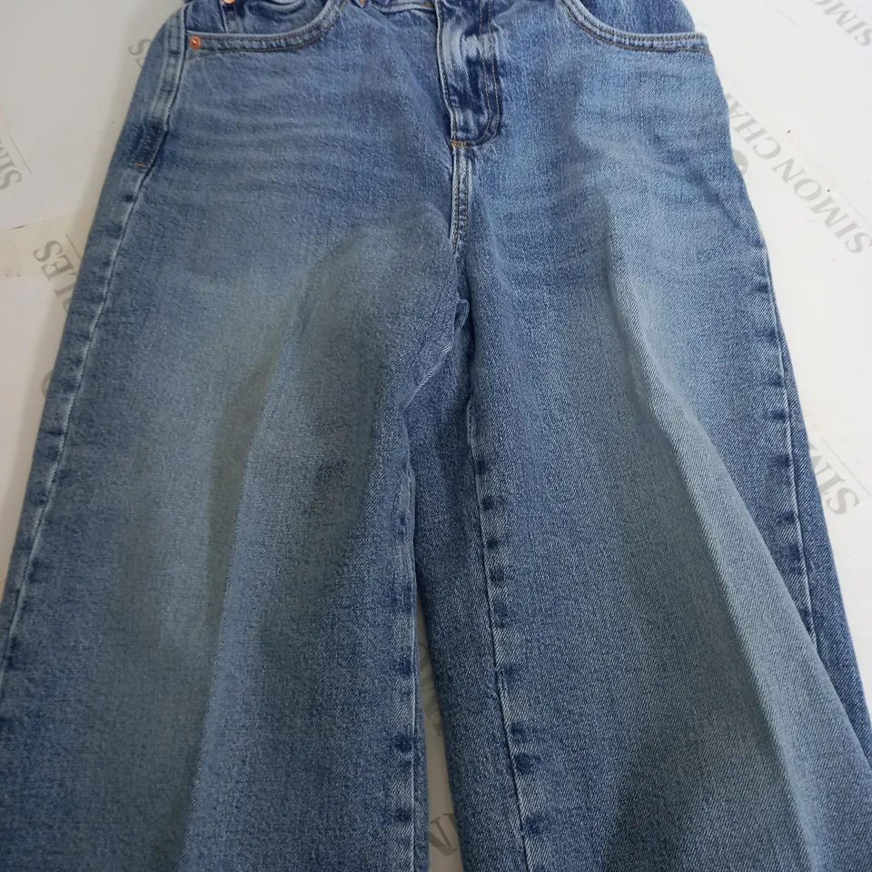 ZARA STRAIGHT FIT HIGH RAIS STRAIGHT LEG JEANS IN WASHED BLUE - EU 34