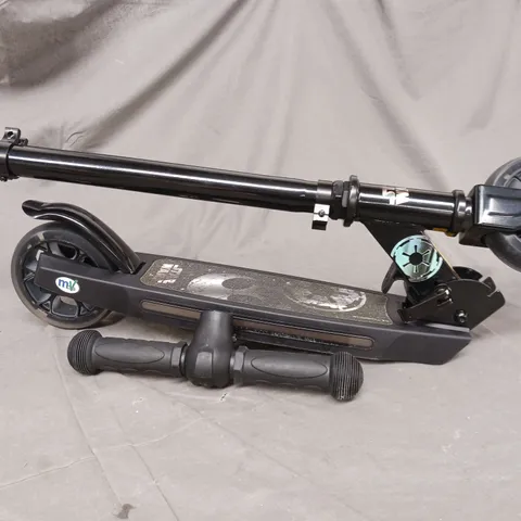 BOXED STAR WARS LIGHTSABRE SCOOTER 