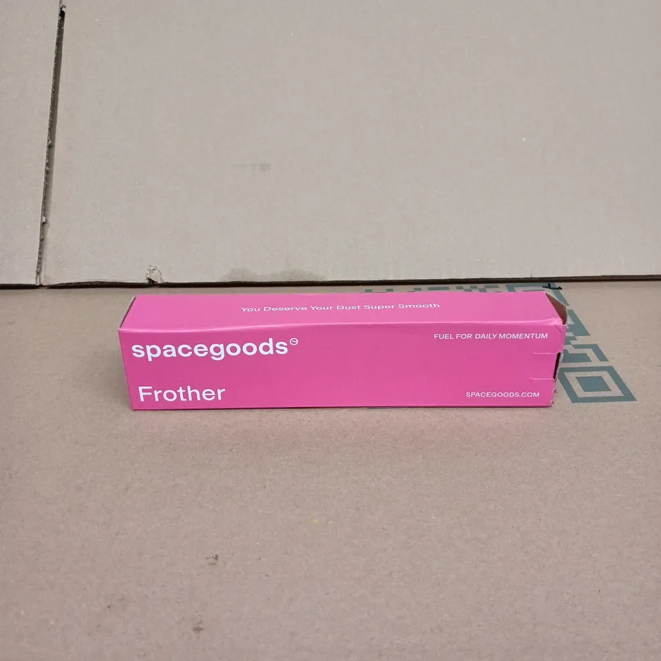 BOX OF APPROXIMATELY 10 ASSORTED GOODS INCLUDING SPACEGOODS FROTHER, YASS CLEAN SCENT BOOSTERS AND COOL TOWEL