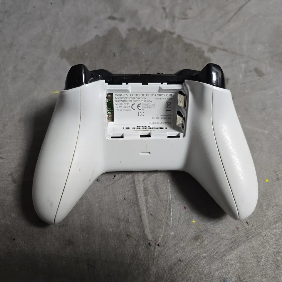 XBOX ONE WIRELESS CONTROLLER – WHITE
