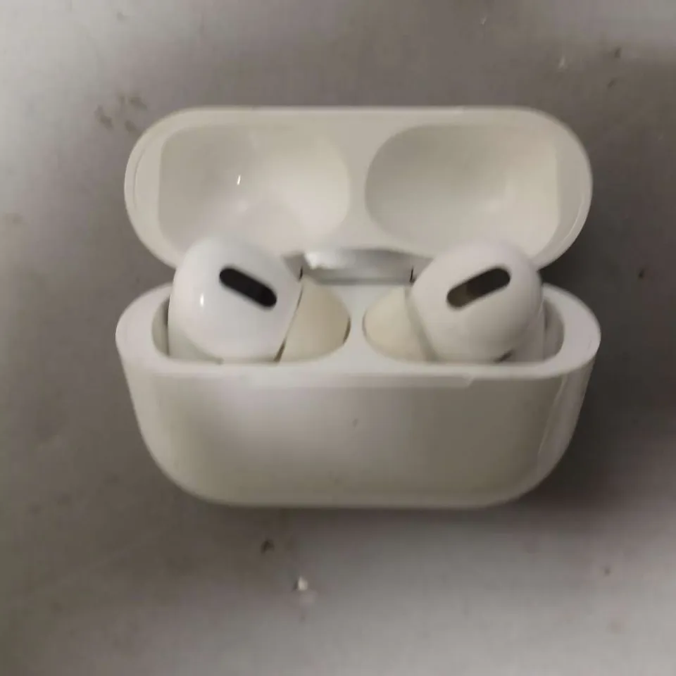 APPLE AIR POD PROS 