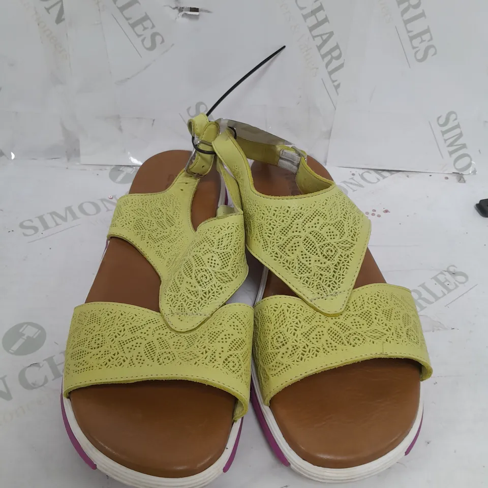 ADESSO OUTDOOR LEONA LACE DETAIL SANDAL SIZE 6